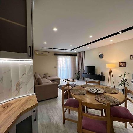Great Apartament Near Lake & Blloku Area Tirana Kültér fotó