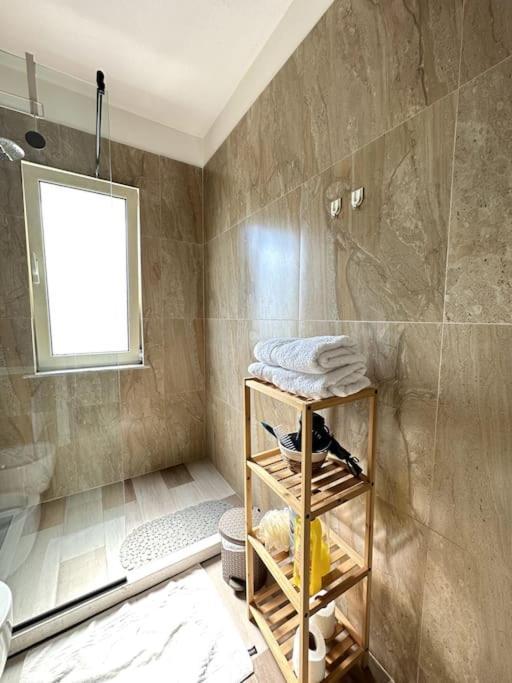 Great Apartament Near Lake & Blloku Area Tirana Kültér fotó